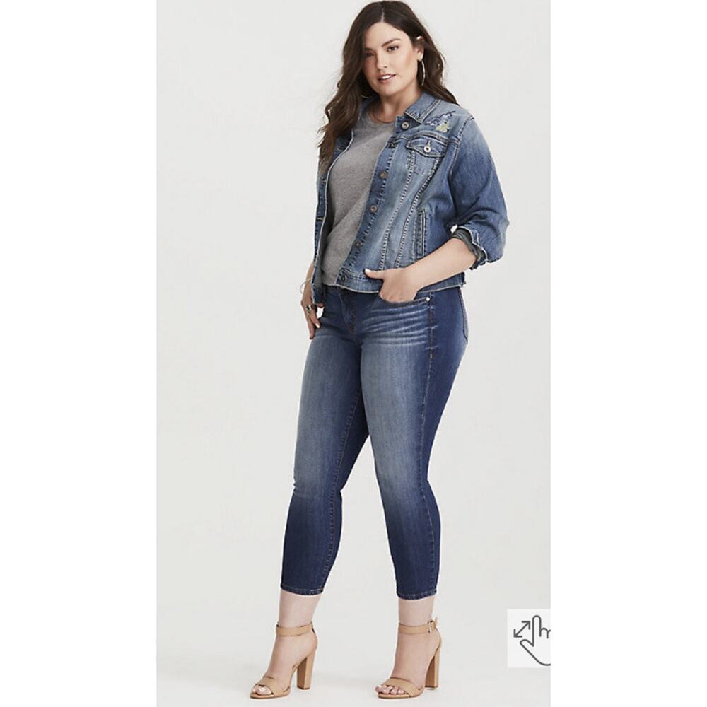 TORRID 14W CROP CLASSIC SKINNY VINTAGE STRETCH MEDIUM WASH JEANS